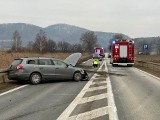 Groźny wypadek na drodze nr 8 pod Bardem. Trasa Wrocław - Kłodzko zablokowana po czołowym zderzeniu