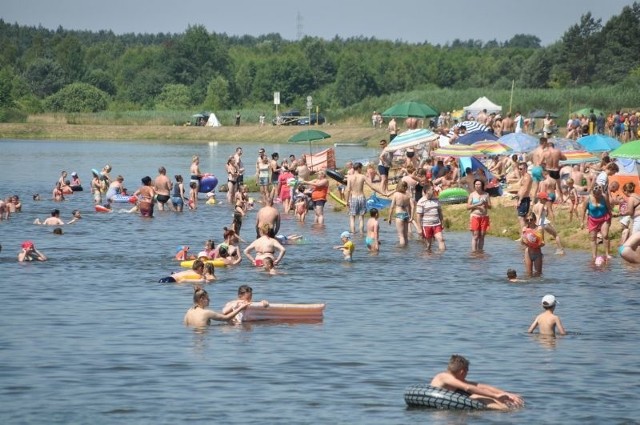 Sprzyjająca pogoda na początku wakacji zachęcała do takiego właśnie odpoczynku nad jastrzębskim zalewem.