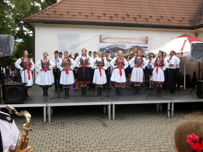 Odkryj Beskid Wyspowy. W sobotni deszczowy wieczór pokonali Korab, a w niedzielny słoneczny poranek wspięli się na Jaworz