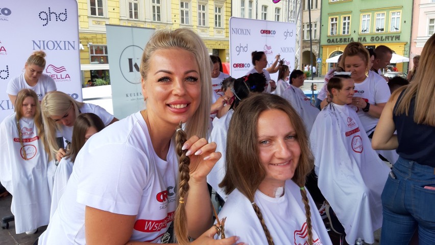 Zrób sobie fryzurę i pomóż chorej Amelce - akcja "Daję...