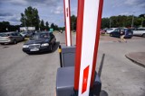 Parkingi nadmorskie w Gdańsku latem 2020. Gdzie można zaparkować przy plaży? Ile kosztuje postój nad morzem? 