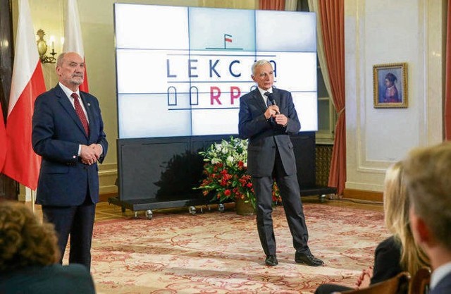 Antoni Macierewicz i Piotr Naimski podczas lekcji historii o KOR