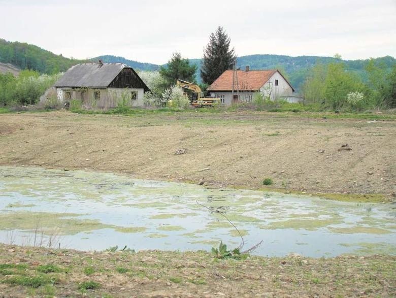 Żeby zalać wodą jezioro trzeba było wysiedlić wieś Skawce i...