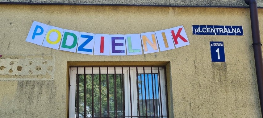 W Mniowie powstał „Podzielnik”. Każdy może podzielić się tu nieużywanymi już rzeczami lub zabrać do domu to, czego potrzebuje