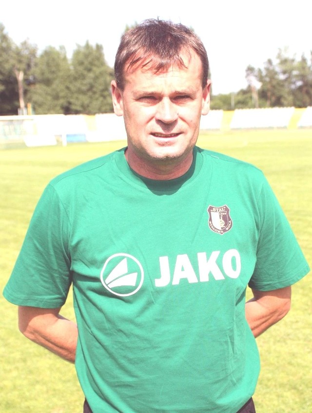 Trener piłkarzy Stali Stalowa Wola, Sławomir Adamus, ma powody do zadowolenia. Jego zespół po trzech kolejkach nowego sezonu jest liderem tabeli drugiej ligi wschodniej.