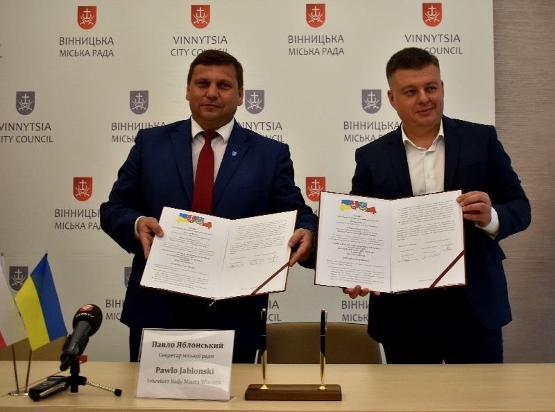Umowy zostały podpisane w językach: polskim i ukraińskim. Po...