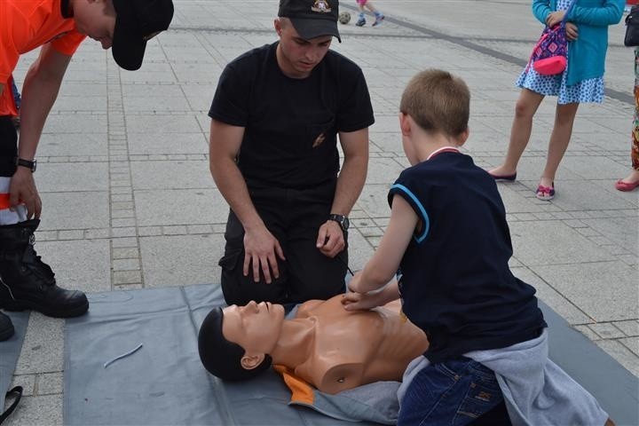 Najmłodsi na Placu Biegańskiego mogą pograć w siatkówkę i...