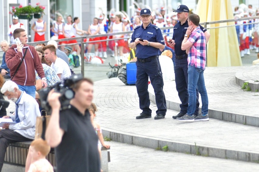 Tour de Konstytucja w Radomiu. Wiele osób zebrało się w centrum miasta. Zobacz zdjęcia