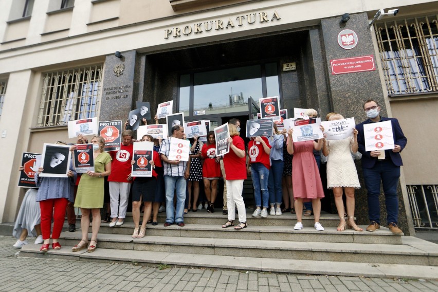 „Stop zamrożeniu płac”. Pracownicy prokuratur w Lublinie wyszli na ulice. Zobacz zdjęcia 