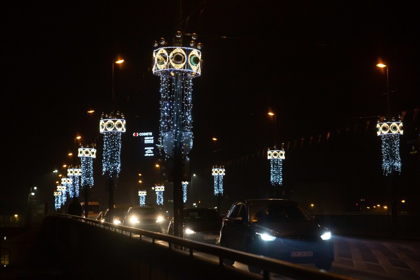 Kraków pięknie przystrojony na święta. Nocą robi wrażenie [ZDJĘCIA]