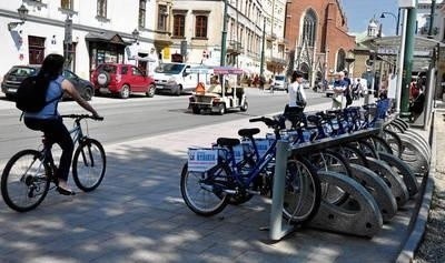 W Krakowie jest zaledwie 236 stojaków rowerowych i raczej nie ma szans na to, by pojawiły się kolejne FOT. ANDRZEJ WIŚNIEWSKI