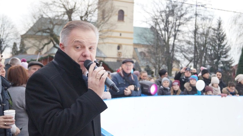 Kłobuck: Tłumy na otwarciu lodowiska i uruchomienia...