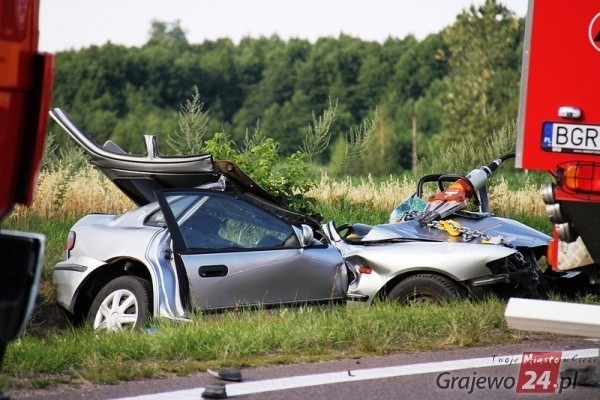 W piątek tuż po godzinie 17 wpłynęła informacja o wypadku na  DK-61 między Adamowem a Gutami (pow. grajewski).