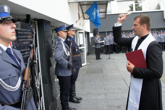 Tablicę pamiątkową poświęconą płk. Januszowi Jagrym – Maleszewskiemu, komendantowi Policji II RP po przewrocie majowym oraz obecnemu patronowi policjantów w woj. łódzkim, odsłonięto we wtorek na ścianie siedziby Komendy Wojewódzkiej Policji w Łodzi