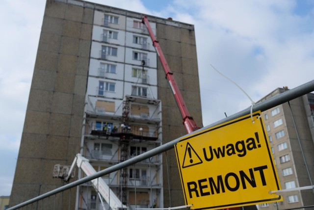 Demontaż balkonów w bloku przy Łaskarza 6 rozpoczął się w styczniu tego roku. Prace mają się niedługo zakończyć.