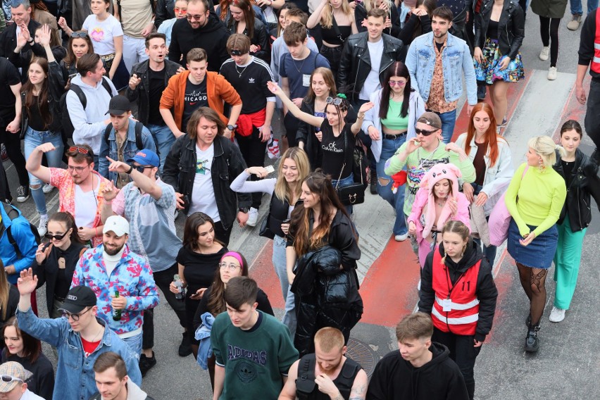 Kolorowy korowód studentów przeszedł ulicami Lublina w rytmach lat 80. Juwenalia-Lublinalia 2023 oficjalnie rozpoczęte!