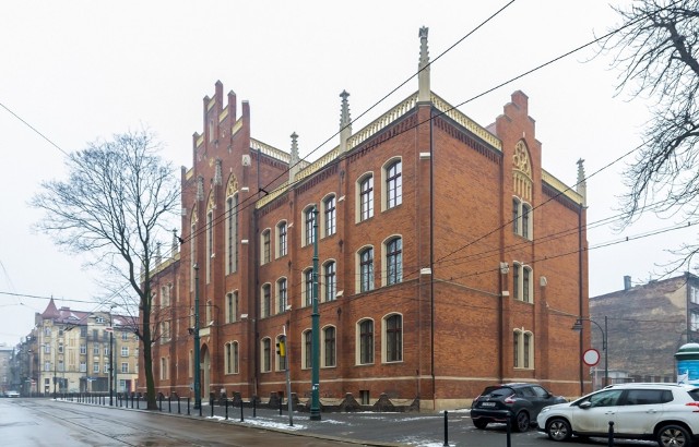 Szkoła muzyczna w Bytomiu wygląda pięknie po rewitalizacji. Odnowiono m.in. neogotycką fasadę budynku. Zobacz zdjęcia >>>
