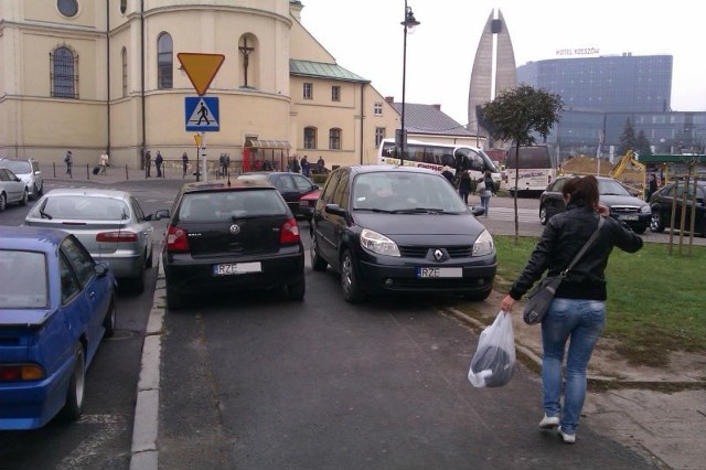 Którędy mają przejść piesi?