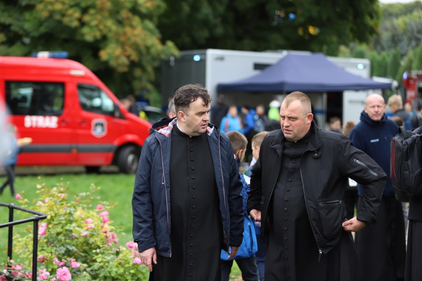 Ważne wydarzenie. 500 osób uczestniczyło w Diecezjalnym Dniu Ministranta w Jędrzejowie. Było 88 kapłanów [ZDJĘCIA, WIDEO]