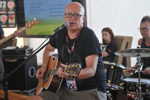 Piotr Bukartyk z zespołem i woodstockowiczami wystąpi na Dużej Scenie Przystanku Woodstock 2017 o 2.30. Będzie to ostatni koncert tegorocznego festiwalu.