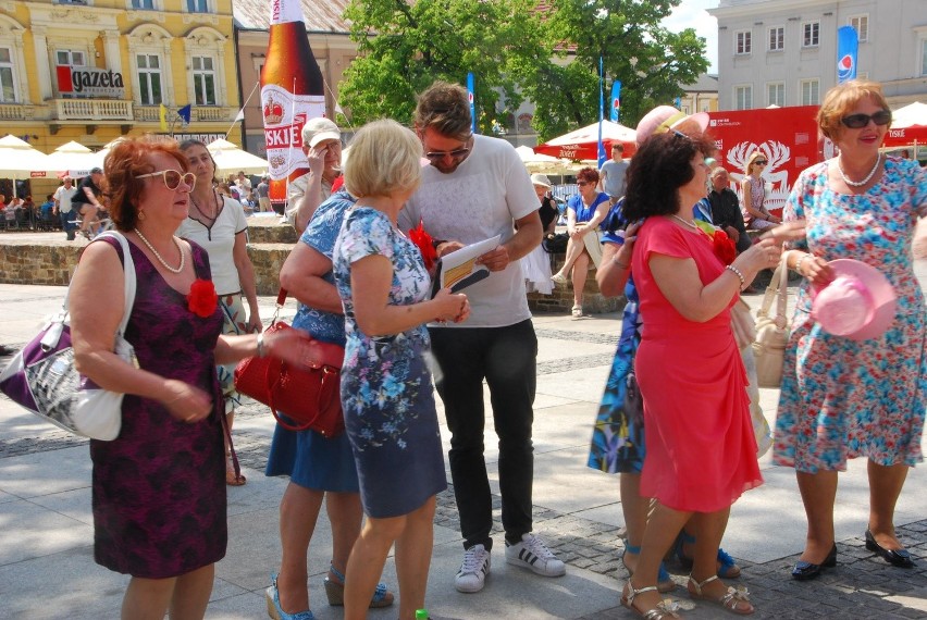 Scyzoryki Festiwal 2016. Koncert seniorów na Rynku w Kielcach