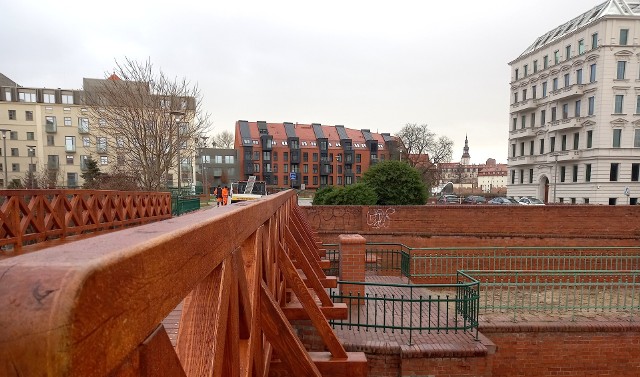 Most św. Klary zbudowany został w 1799 roku. Konstrukcja łączy wyspę Słodową z wyspą Bielarską, gdzie znajduje się ogromny plac zabaw.