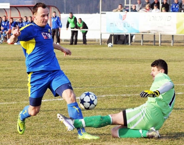 Partyzant Targowiska-Avia ŚwidnikPartyzant Mal-Bud Targowiska (niebieskie stroje) pokonał Avię Świdnik 2-1 (1-1)