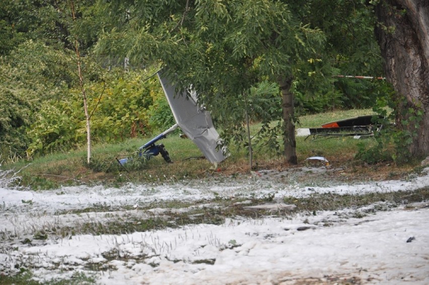 Katastrofa śmigłowca pod Świdnicą. Pilot i pasażer w szpitalu