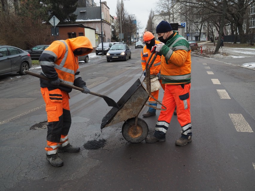 Łatają i łatają. Gdzie pojawią się drogowcy? Które ulice będą łatane? ZDJĘCIA