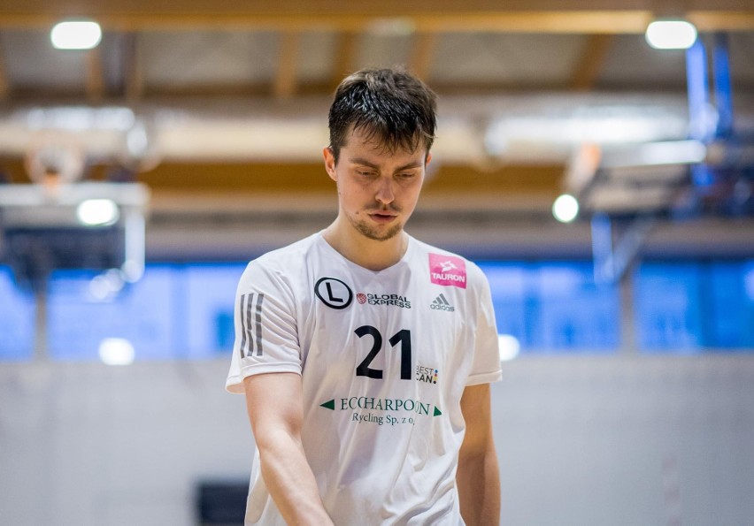Michał Gawrzydek ma 22 lata i gra na pozycji przyjmującego.