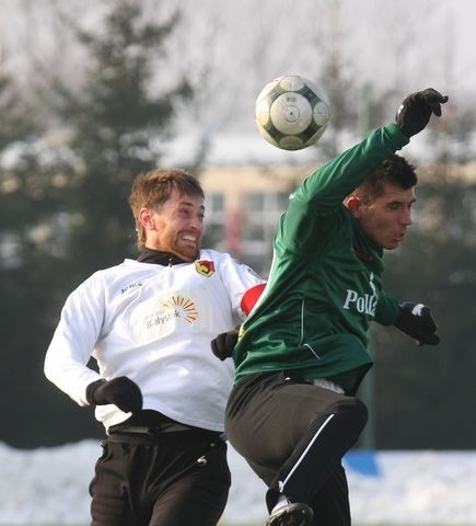 Występ Andriusa Skerli (z lewej) w sobotnim sparingu stoi pod znakiem zapytania