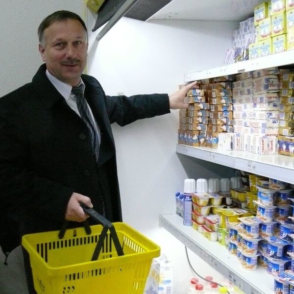 Krzysztof Popiołek rano dostał od żony listę zakupów. Wstapił do ulubionego supermarketu, żeby zrobić zakupy.