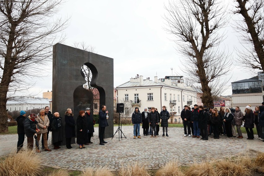 Na Placu Cichociemnych upamiętniono rzeszowskich więźniów Auschwitz [ZDJĘCIA]