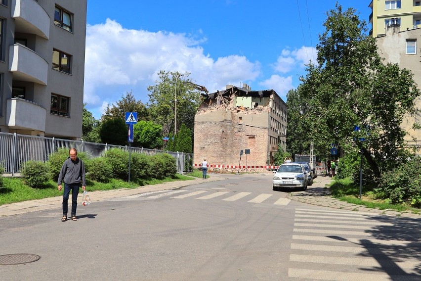 Rozpoczęła się rozbiórka kamienicy przy ul. Głowackiego. Wojewoda interweniuje