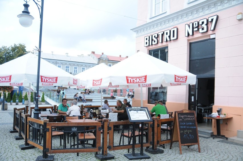 Bistro 37 mieści się przy ulicy Żeromskiego 37 w Radomiu.