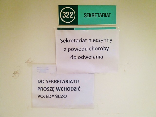 25 sekretarek medycznych z wojewódzkiego szpitala im. Kopernika w Łodzi jest na zwolnieniach lekarskich. W niektórych oddziałach sekretariaty są nieczynne i pacjenci z trudem coś załatwią. Problemy są m.in. z wypisami pacjentów, rozliczeniami dla NFZ, wypełnianiem dokumentacji czy zapisami do poradni.