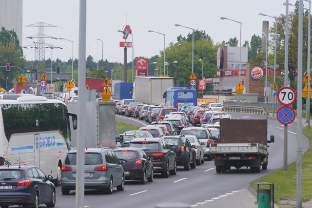 W czwartek w północno-wschodniej części Poznania doszło do paraliżu komunikacyjnego. Pojazdy stały w gigantycznych korkach na Bałtyckiej, Gdyńskiej, Serbskiej, Hlonda i Głównej