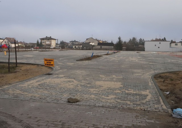 Na targowisku miejskim w Białobrzegach trzeba zamontować latarnie, ustawić wiaty handlowe i uporządkować teren.