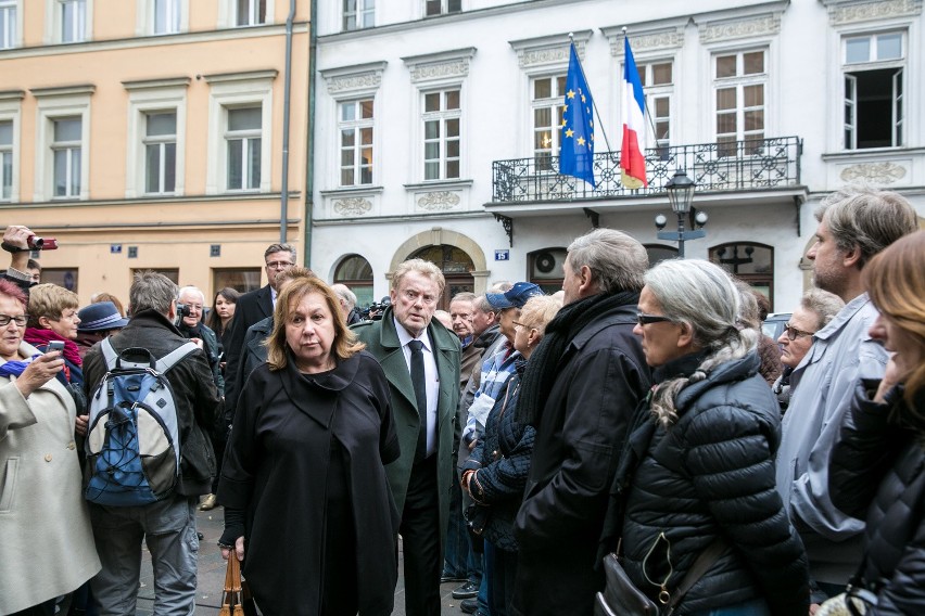 Znane osoby na pożegnaniu Andrzeja Wajdy [ZDJĘCIA]