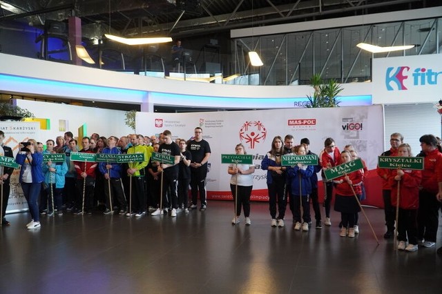 Turniej Bowlingowy Olimpiad Specjalnych w Skarżysku-Kamiennej oficjalnie otwarty. Rywalizują niepełnosprawni sportowcy z całego regionu.