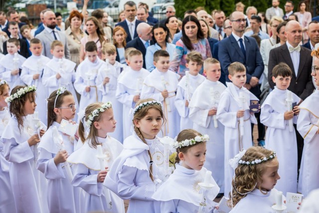 W niedzielę (5 maja) uroczystość Pierwszej Komunii Świętej odbyła się w parafii pw. Matki Bożej Fatimskiej na bydgoskich Wyżynach.
