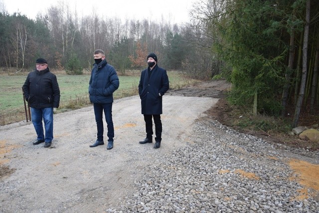 Podczas odbioru remontu drogi gruntowej w Ostrożance, w gminie Mirzec