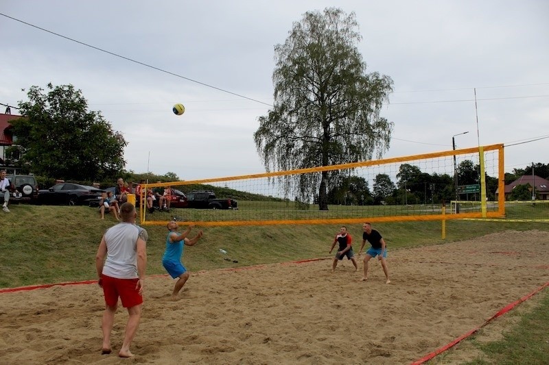 Turniej piłki siatkowej w Wołczy Małej