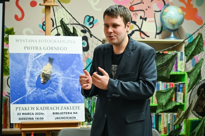 W bibliotece na Jachcicach w Bydgoszczy otwarto wystawę "Ptaki w kadrach zaklęte'' - zobacz zdjęcia