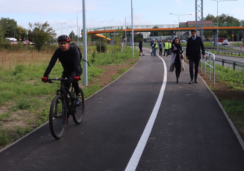 Ścieżka rowerowa wzdłuż ulicy Kuronia już gotowa do użytku.