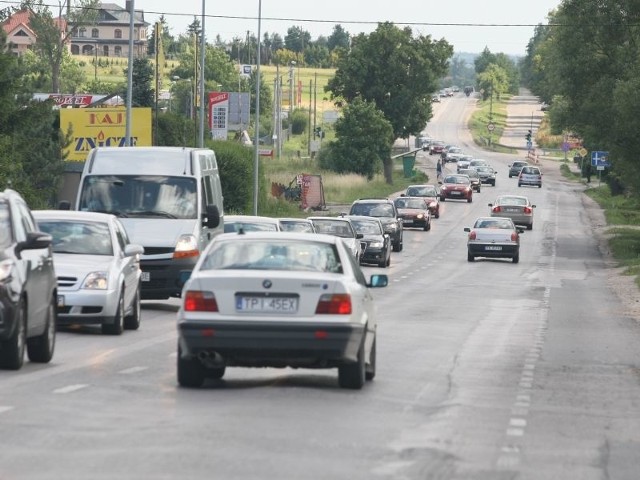 Gdyby politycy dotrzymywali obietnic, to ta droga - wylot z Kielc na Busko- wyglądałaby zupełnie inaczej&#8230;