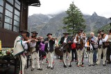 Tatry. Obronili Morskie Oko. Uhonorowano ich specjalną tablicą pamiątkową na schronisku