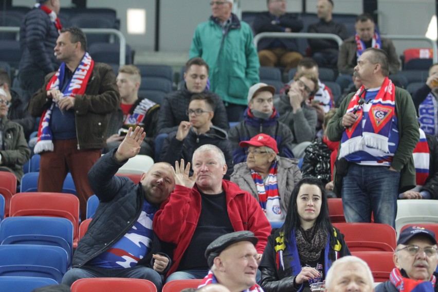 Górnik Zabrze - Śląsk Wrocław. Kibice odśpiewali hymn ZDJĘCIA KIBICÓW