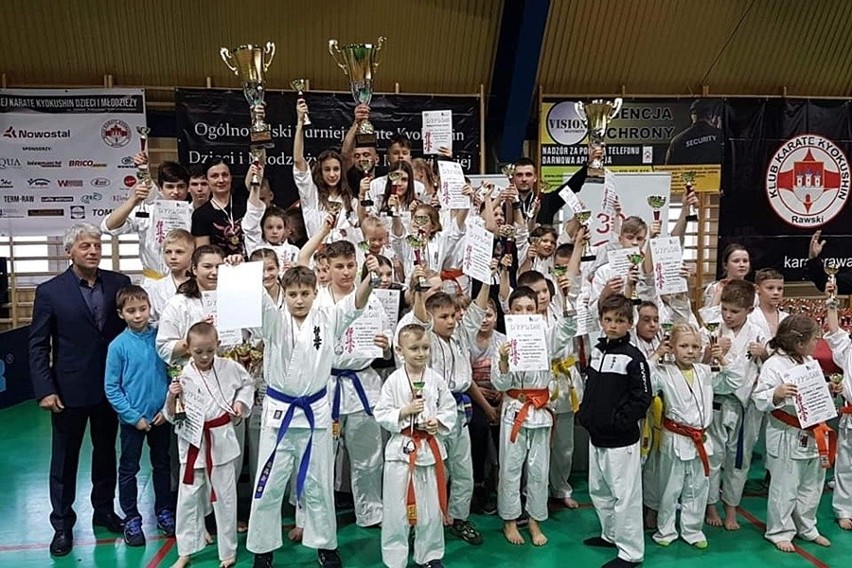 Karatecy z Akademii Holistycznej w Skarżysku-Kamiennej udanie walczyli na turnieju w Rawie Mazowieckiej