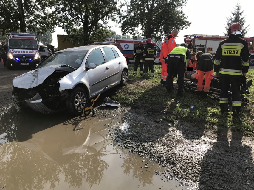 Informacja o zderzeniu dwóch samochodów osobowych dotarła do...